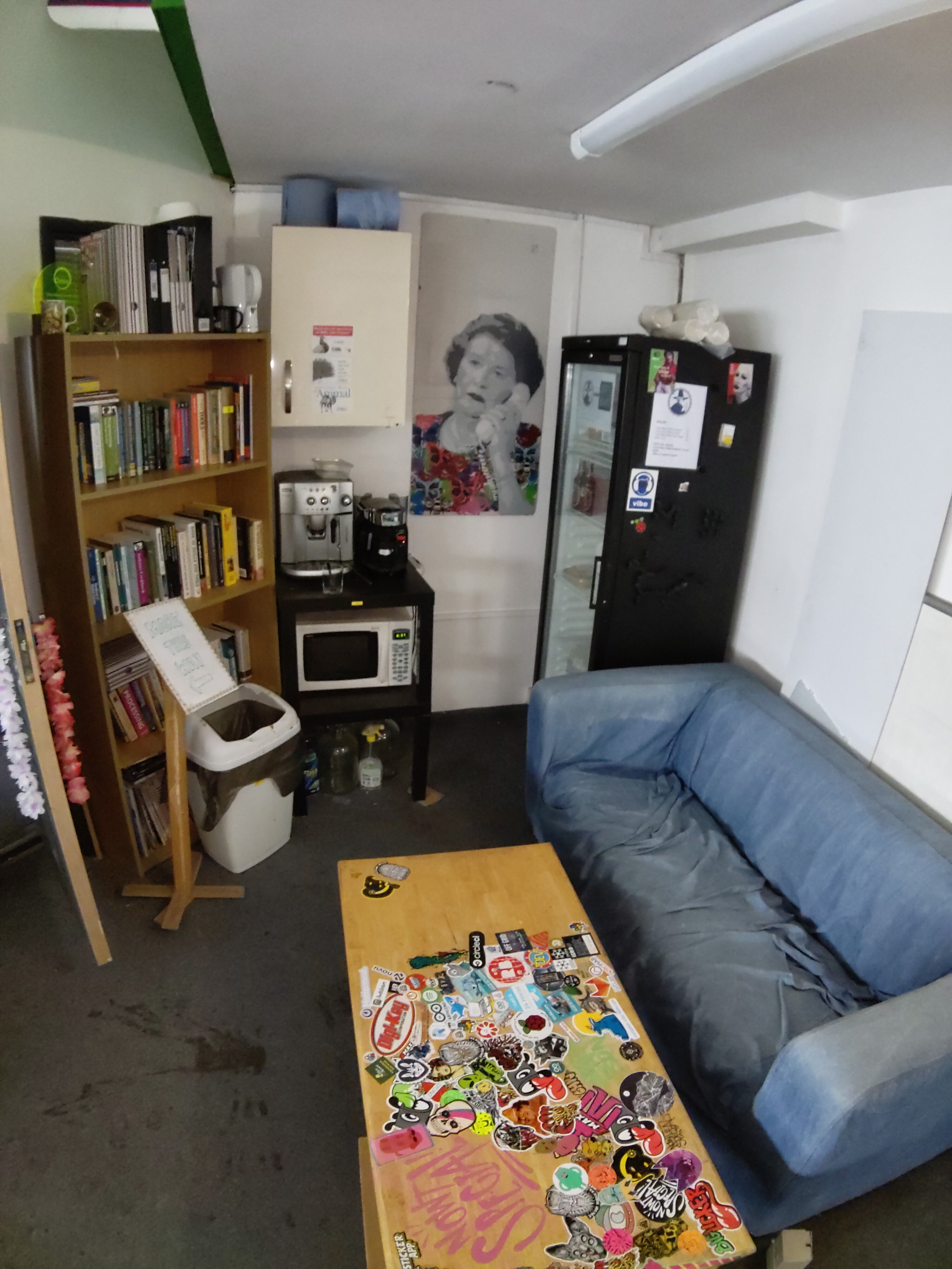 Tea/coffee, fridge and lounge area